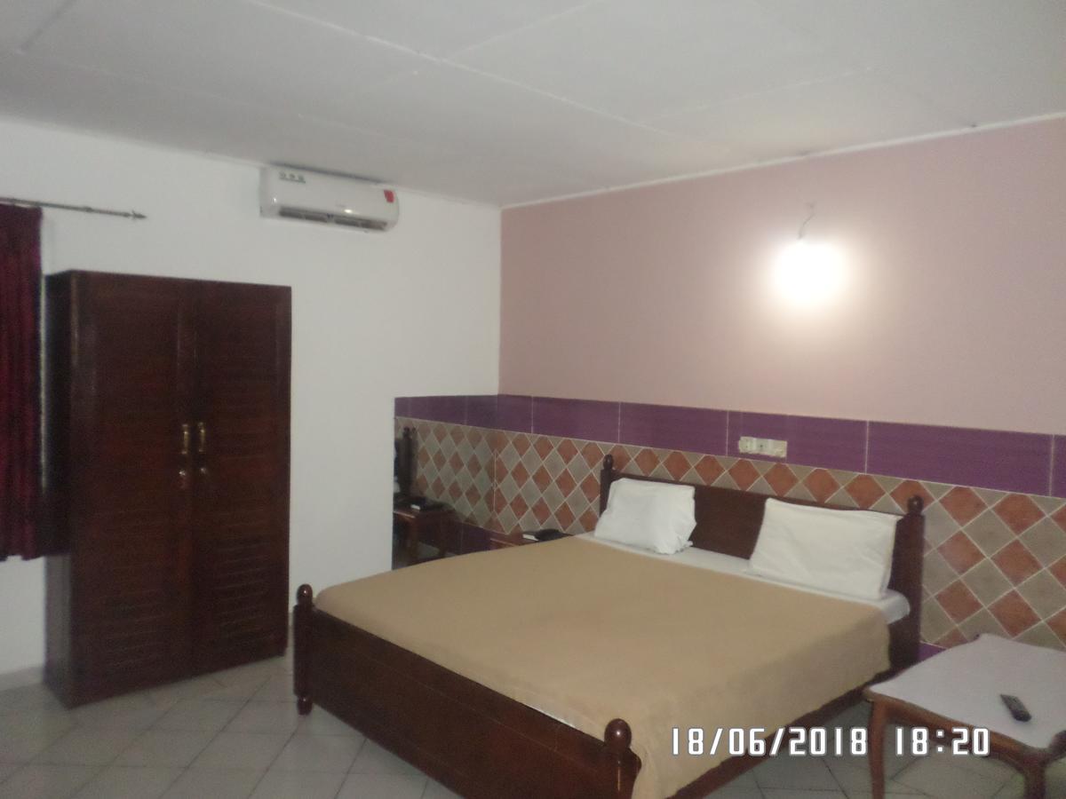 Hotel Residence Seven 7 Abidjan Exterior foto